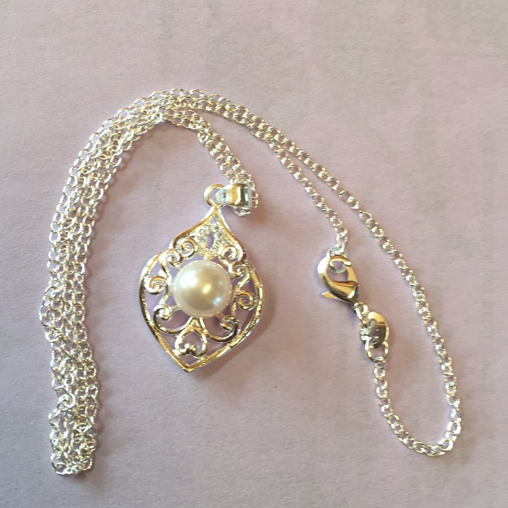 New Silver plated Faux Pearl & CZ Stones Necklace
